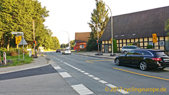 Sogar eine LSA f�r Linksabbieger wurde aufgestellt. Warum sllte das nicht An der Petersburg auch m�glich sein? (foto © 2017 ul) umleitung